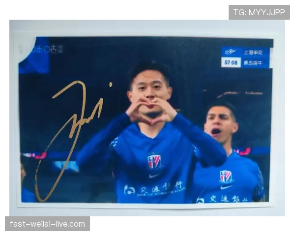 刷到蒋圣龙私服照，单件上衣都能付我一个月房租，人生坐标坠毁